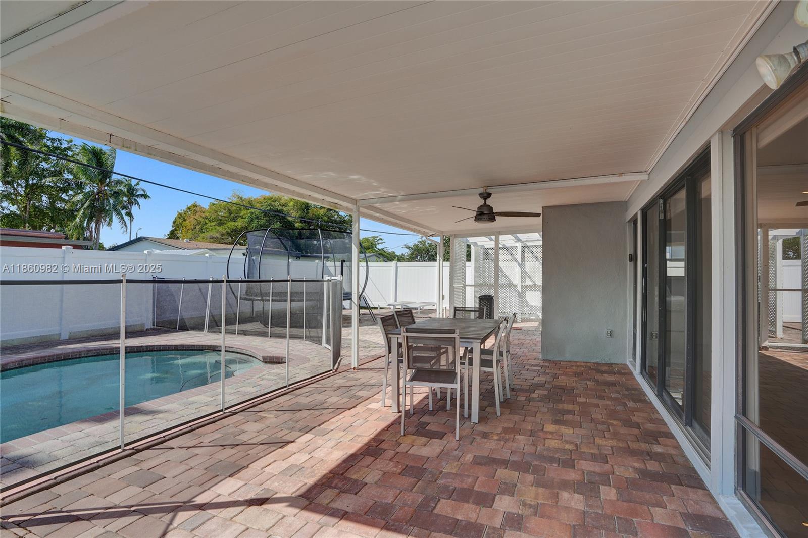 WINDWARD MANOR NO 4 - Residential
