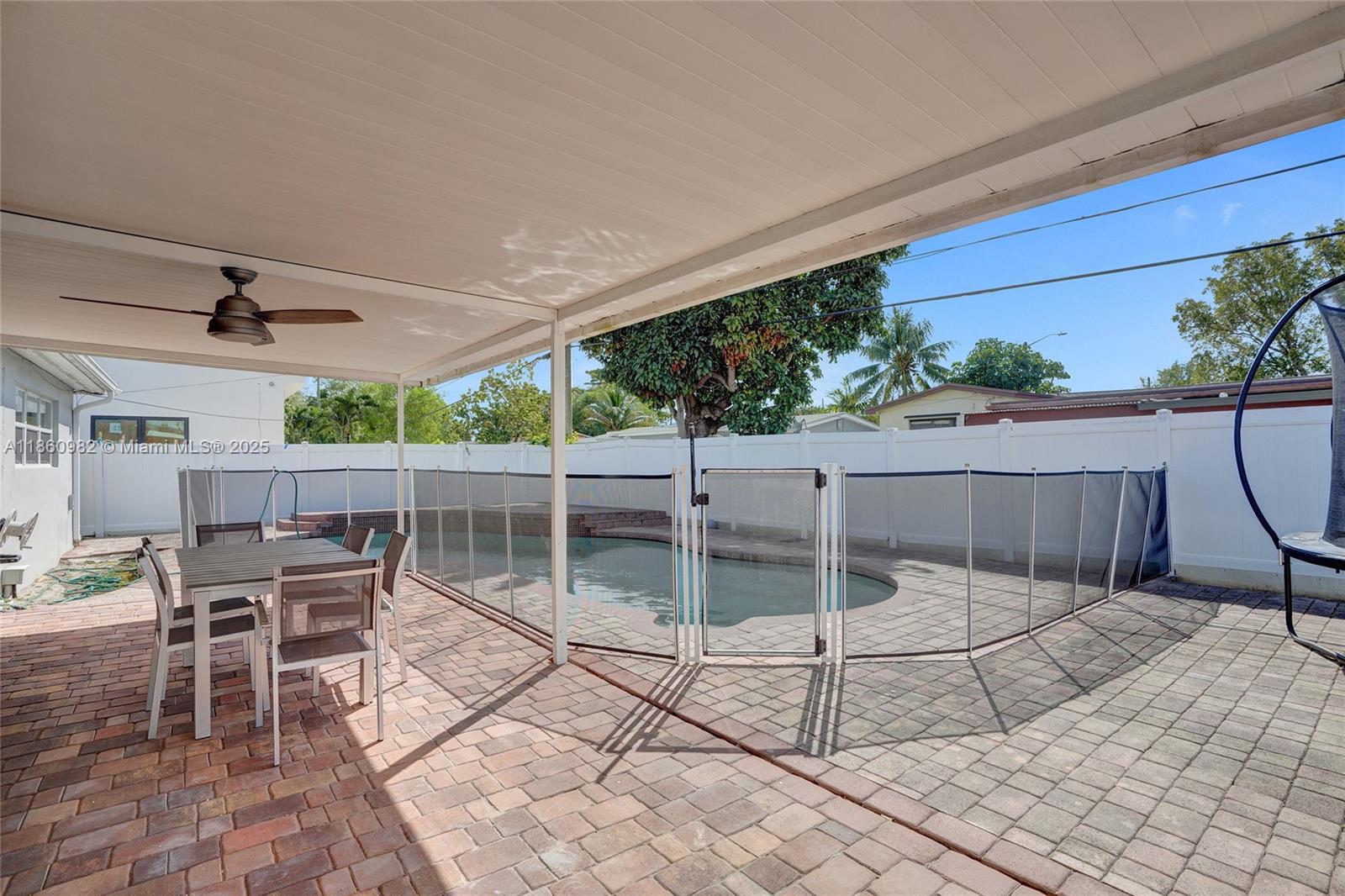 WINDWARD MANOR NO 4 - Residential