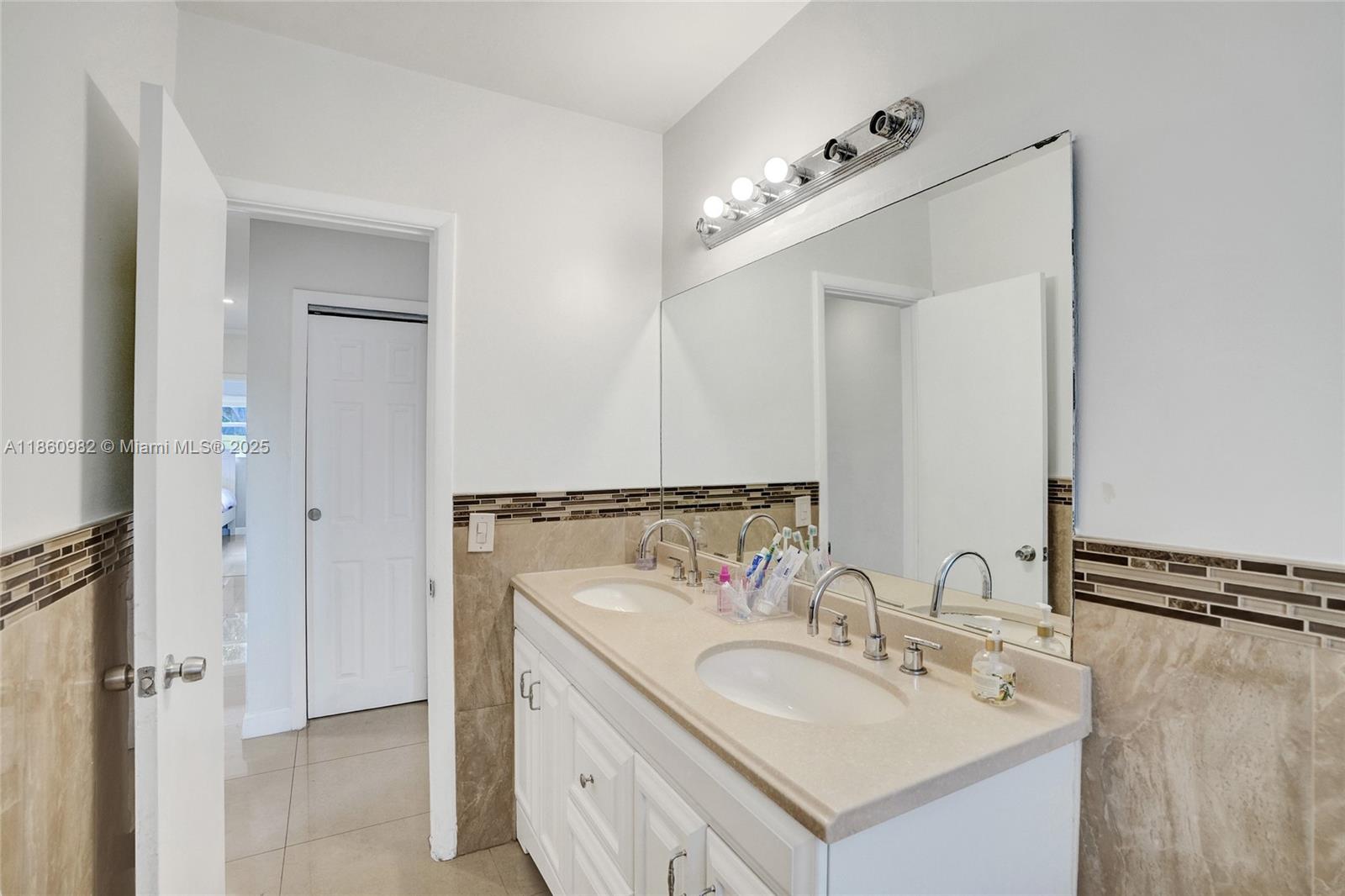 WINDWARD MANOR NO 4 - Residential
