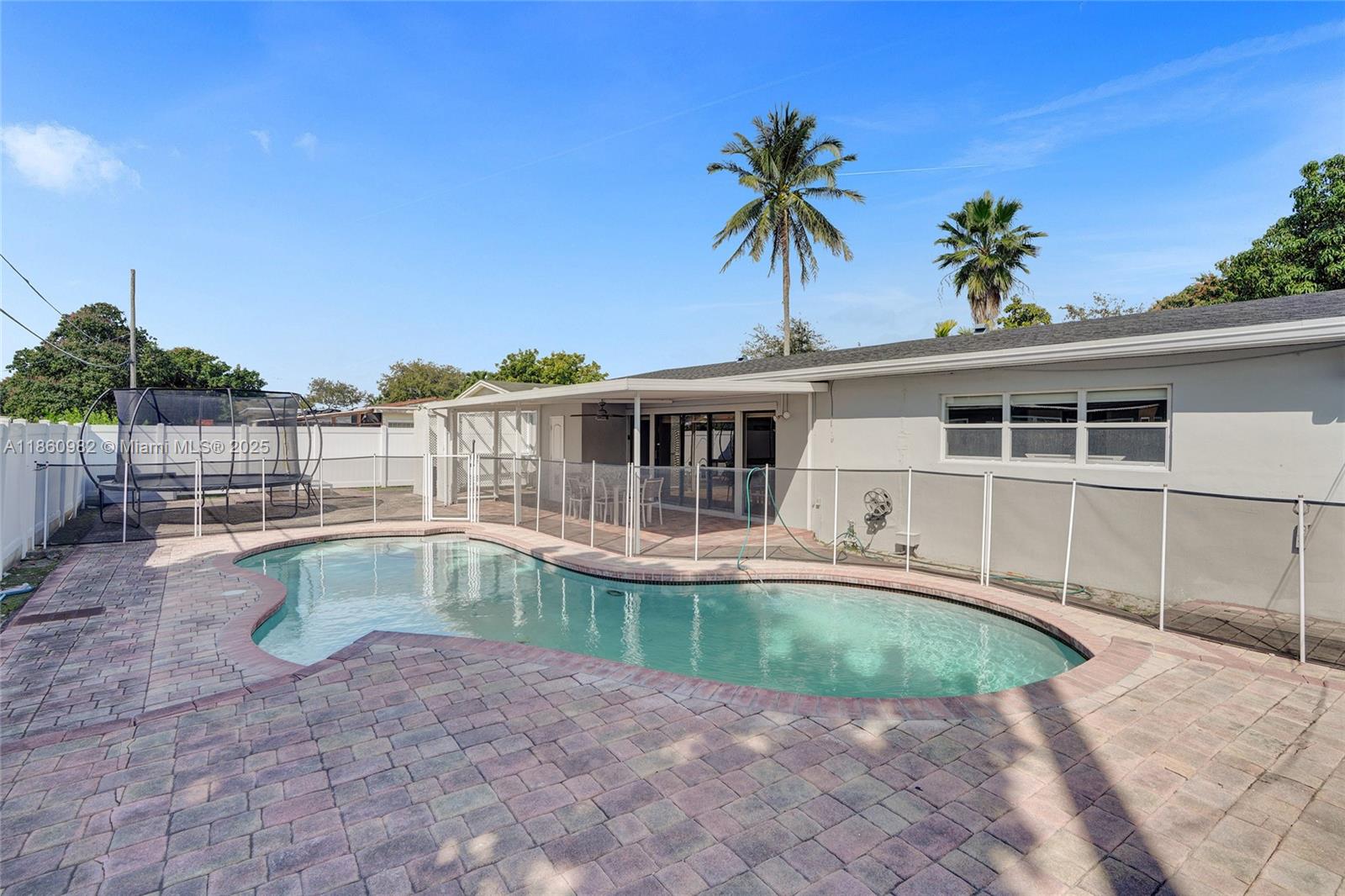 WINDWARD MANOR NO 4 - Residential