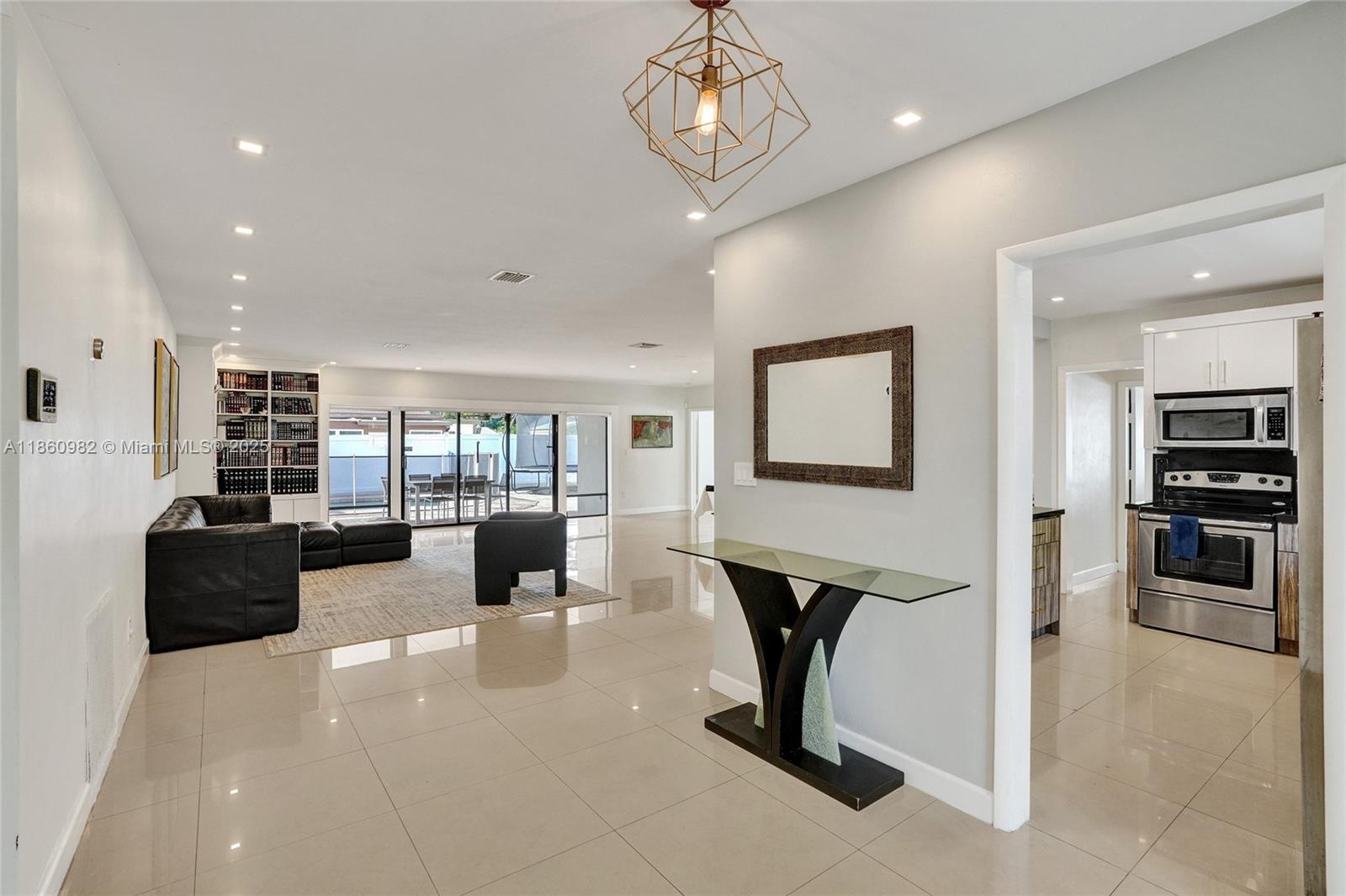 WINDWARD MANOR NO 4 - Residential
