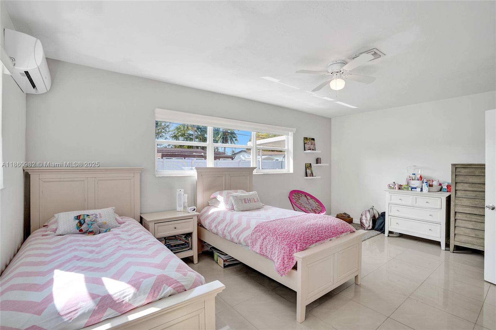 WINDWARD MANOR NO 4 - Residential