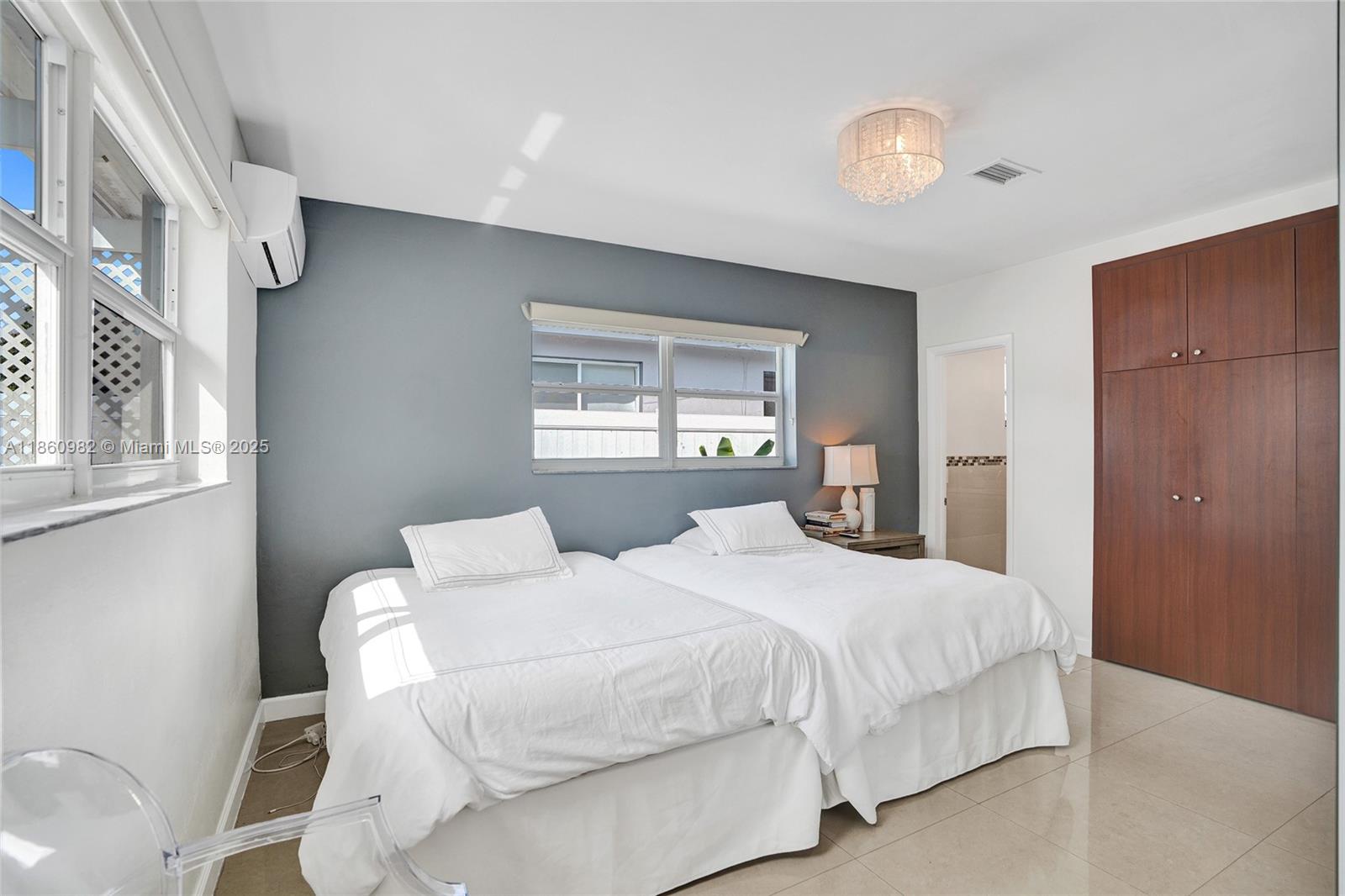 WINDWARD MANOR NO 4 - Residential