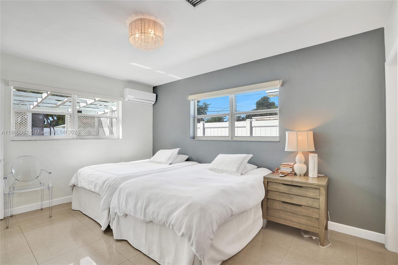 WINDWARD MANOR NO 4 - Residential
