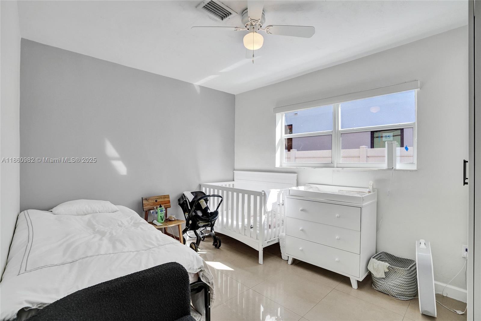 WINDWARD MANOR NO 4 - Residential