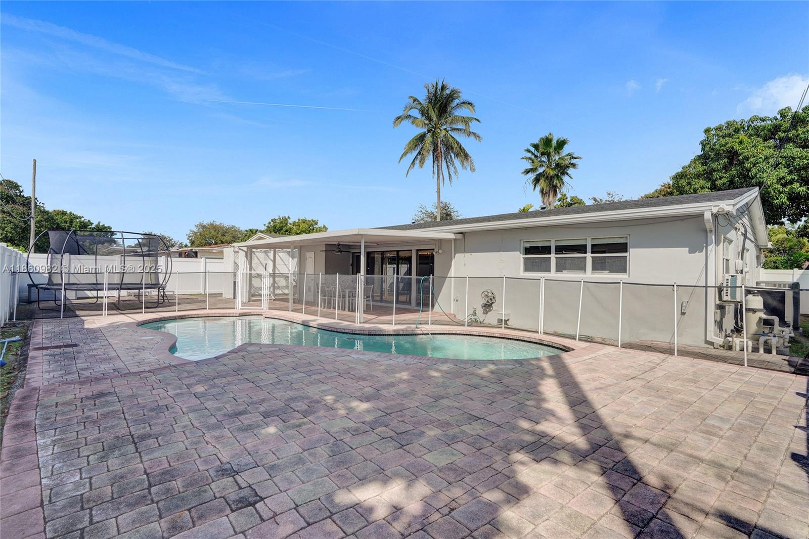 WINDWARD MANOR NO 4 - Residential