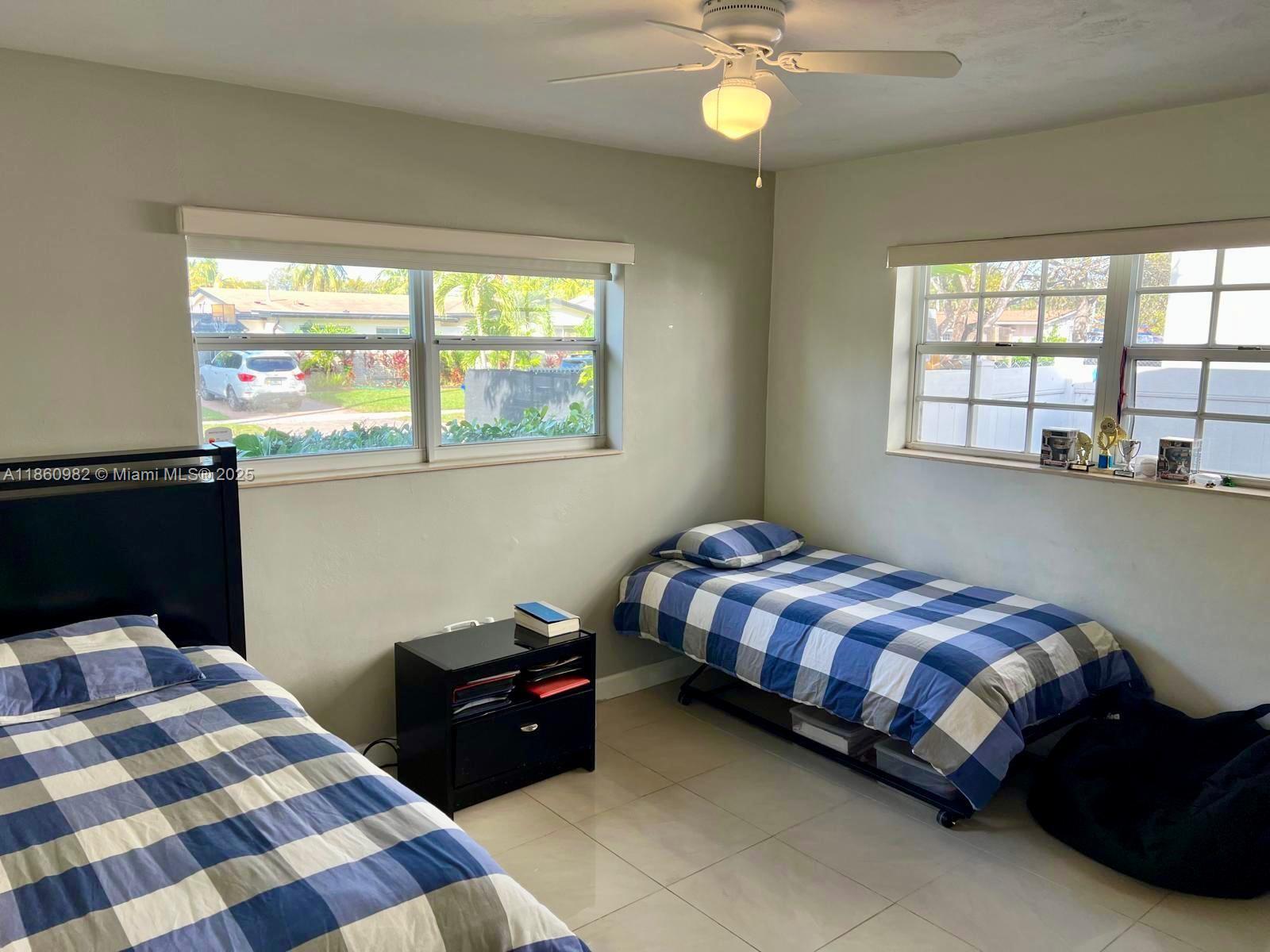 WINDWARD MANOR NO 4 - Residential