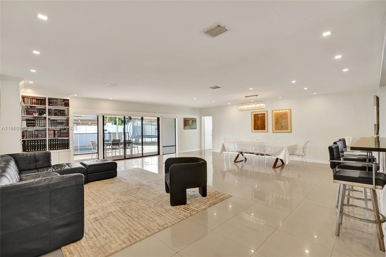 WINDWARD MANOR NO 4 - Residential
