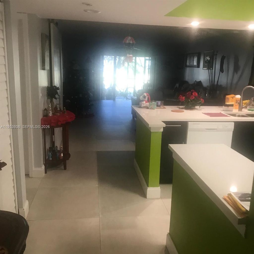 Photo of 195 Lakeview Dr #104, Weston, FL 33326 (MLS # A11953938)