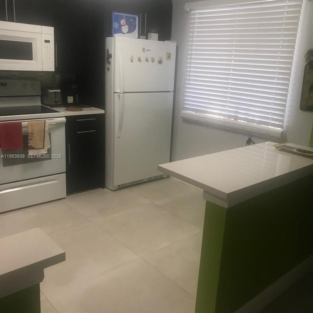 Photo of 195 Lakeview Dr #104, Weston, FL 33326 (MLS # A11953938)