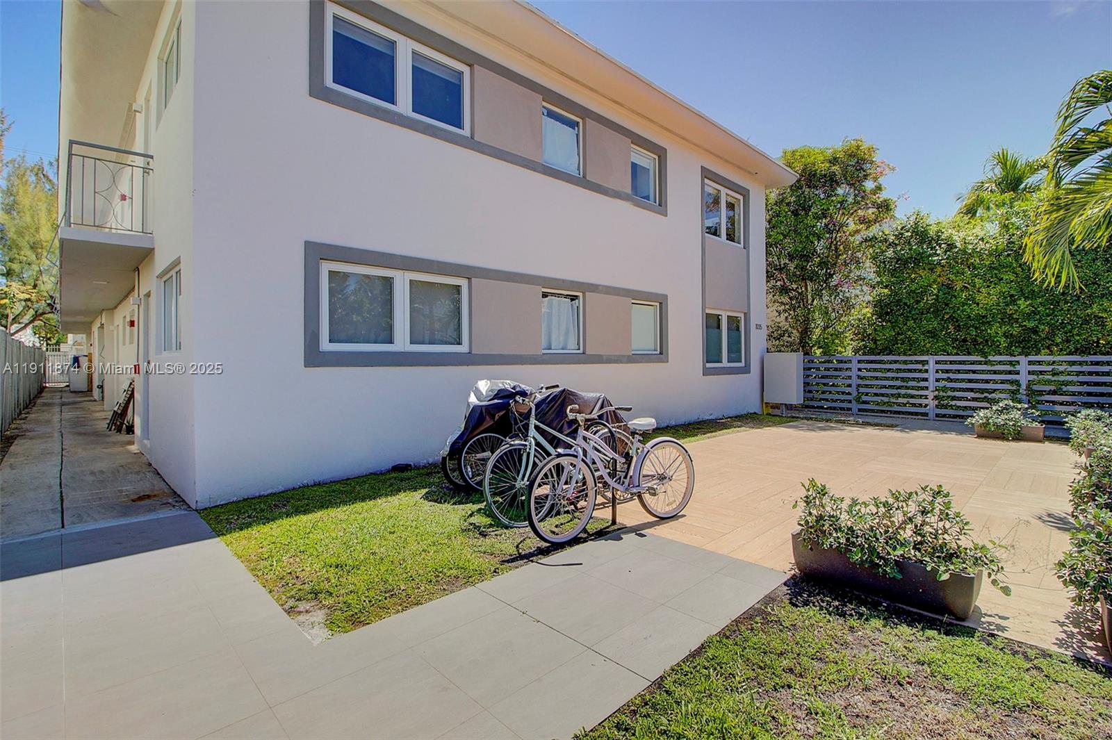 1035 EUCLID CONDO - Residential