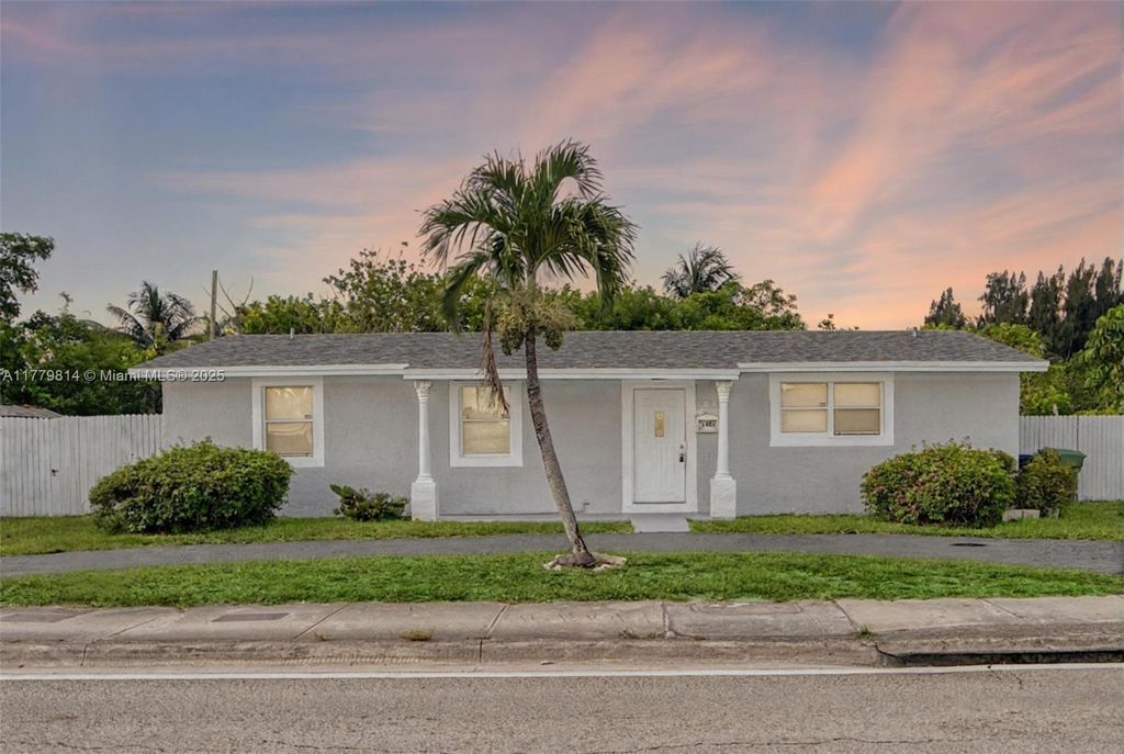 Photo of 1402 NW 19th St, Fort Lauderdale, FL 33311 (MLS # A11779814)