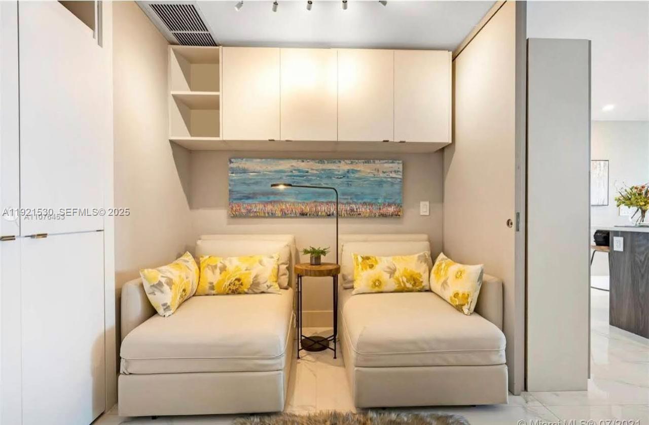 3131 NE 7th Ave 2102