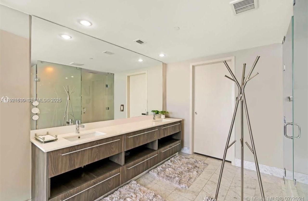 3131 NE 7th Ave 2102