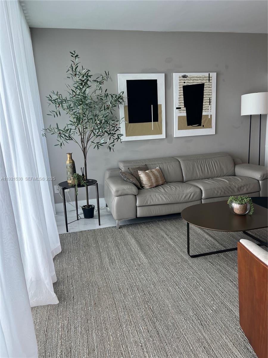 3131 NE 7th Ave 2102