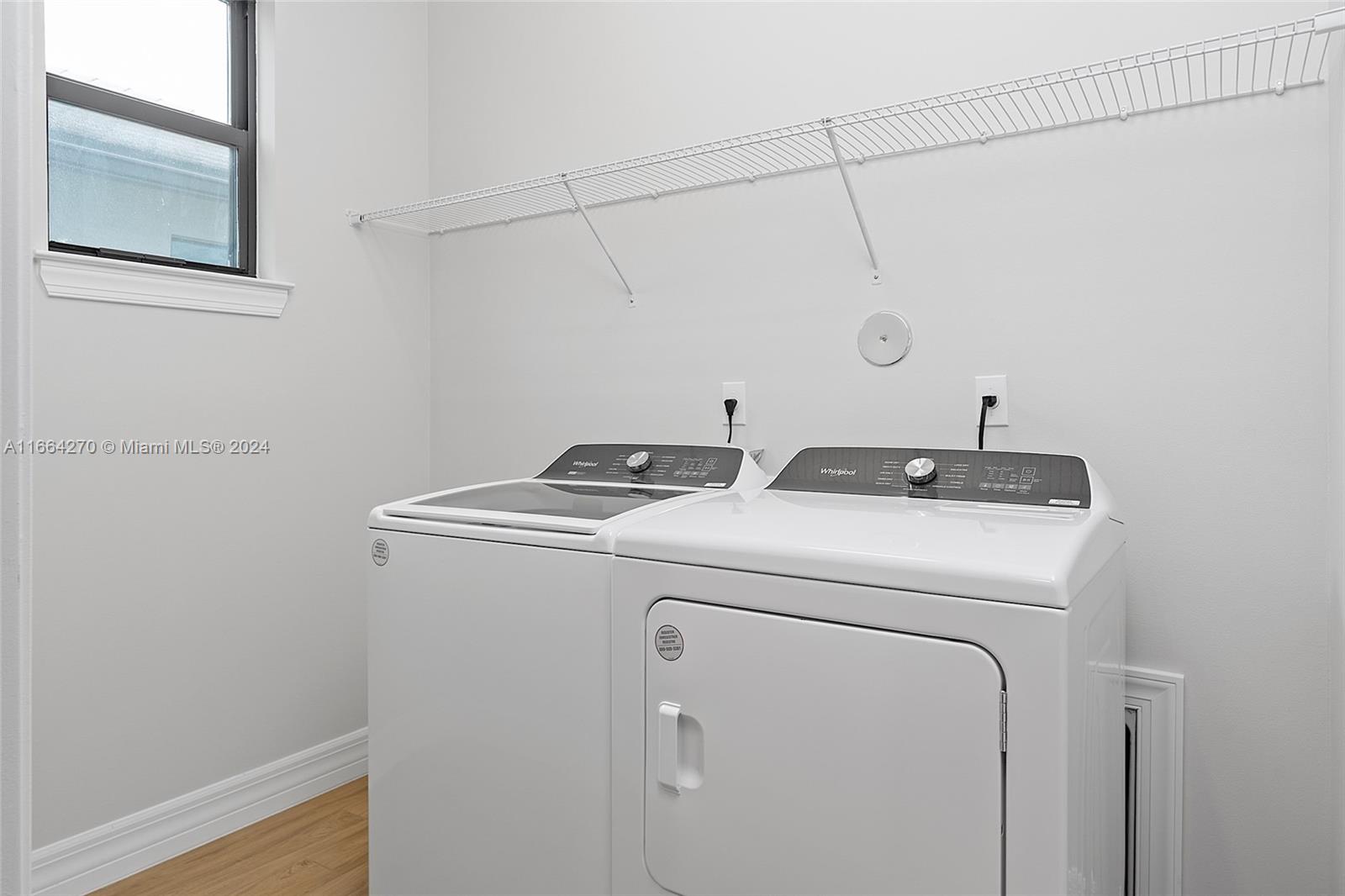 OAK TREE PROPERTY REDEVEL - Residential Lease