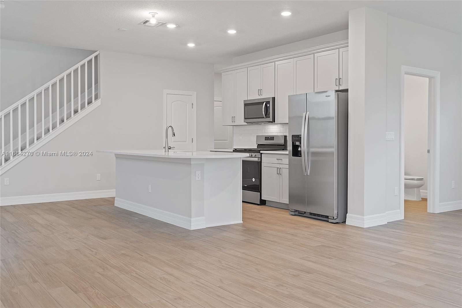 OAK TREE PROPERTY REDEVEL - Residential Lease