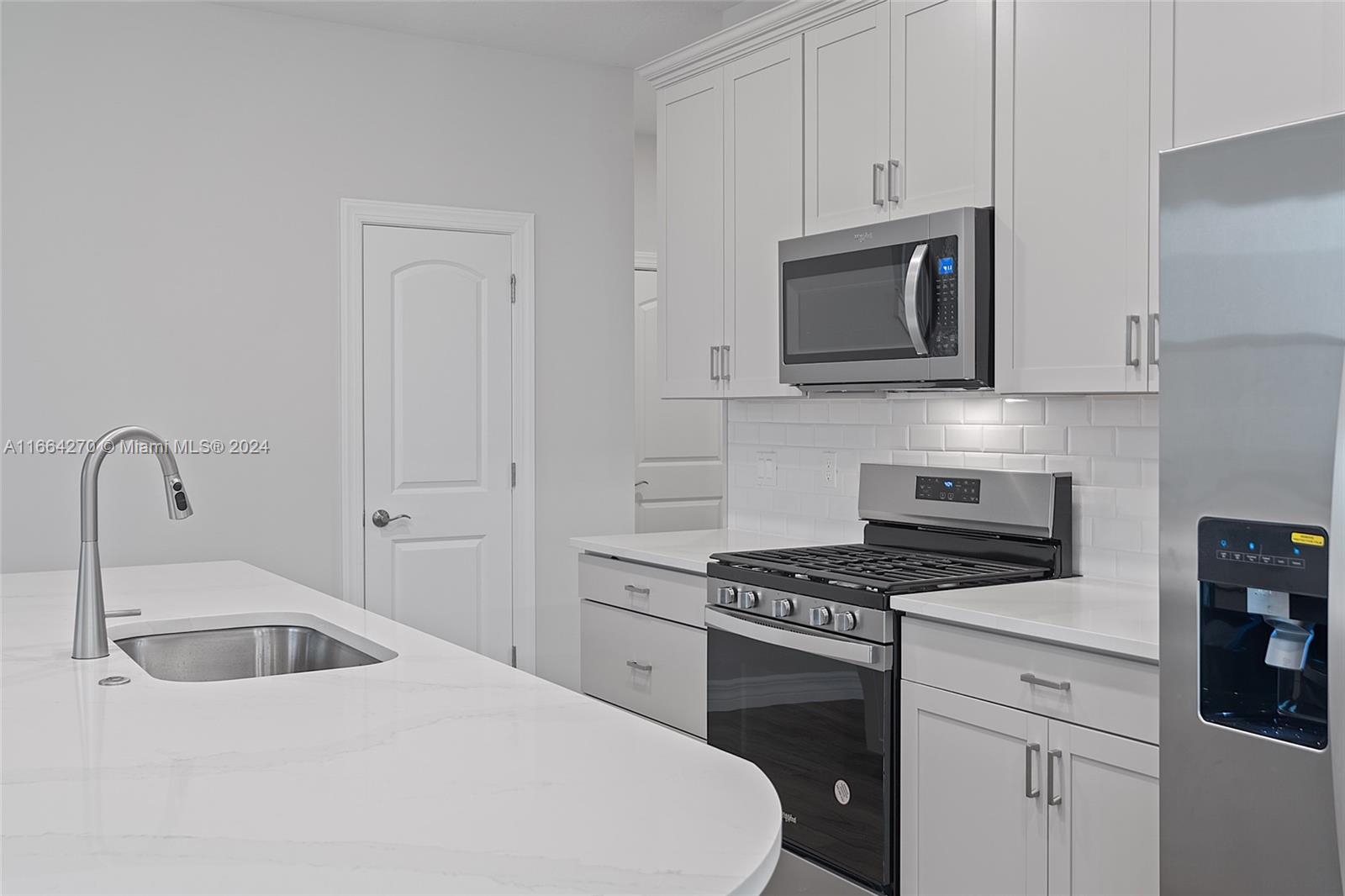 OAK TREE PROPERTY REDEVEL - Residential Lease