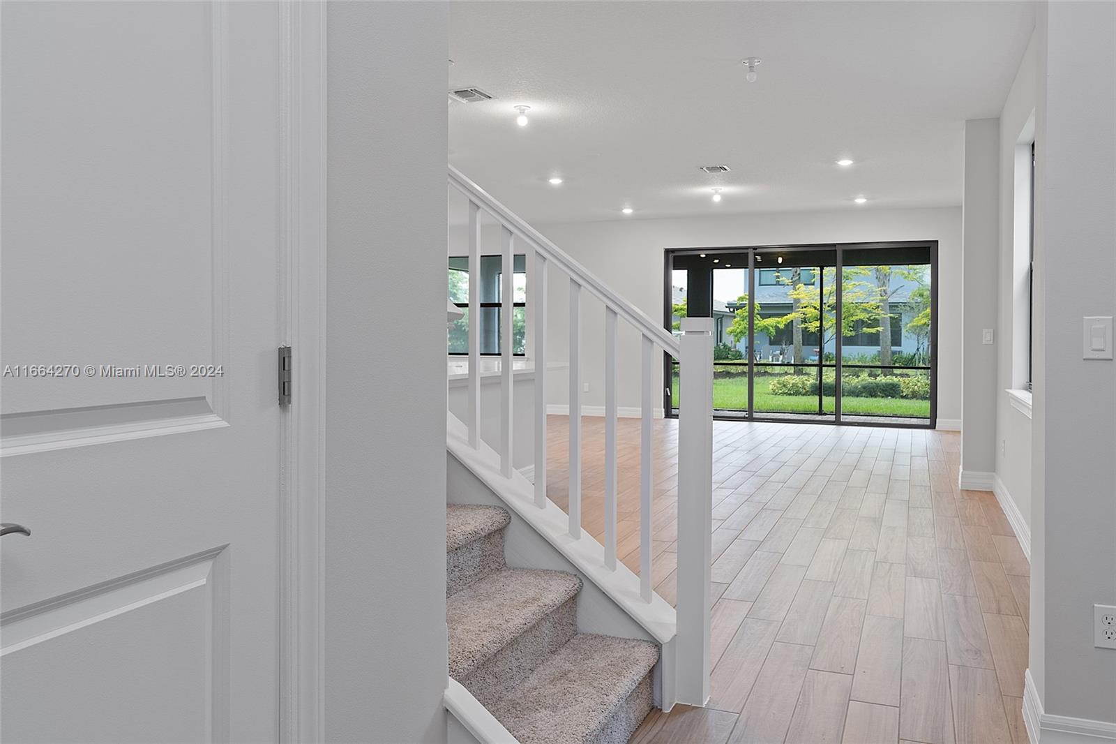 OAK TREE PROPERTY REDEVEL - Residential Lease