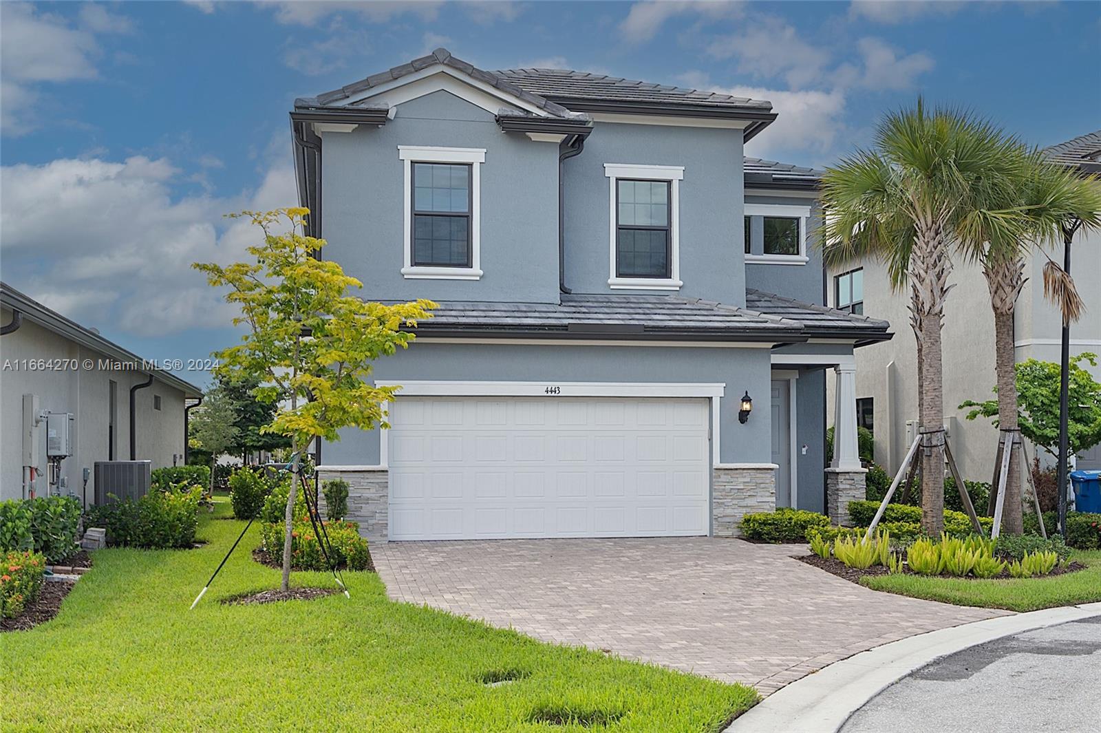 OAK TREE PROPERTY REDEVEL - Residential Lease