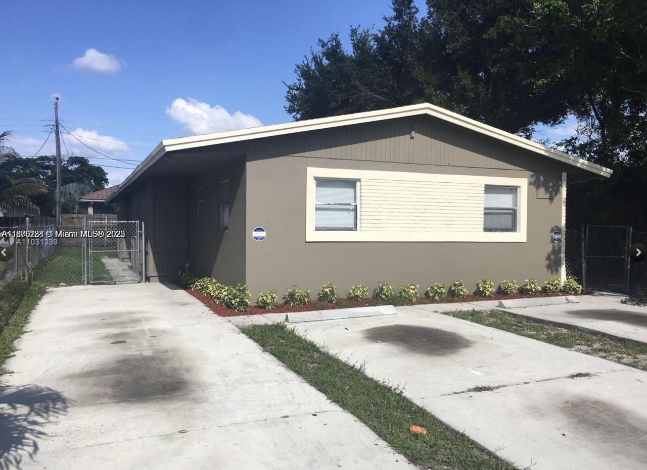 Nicely renovated 2-bedroom 1-bath unit with a modern kitchen with stainless steel appliances and granite countertops. Ceramic and laminated floors.