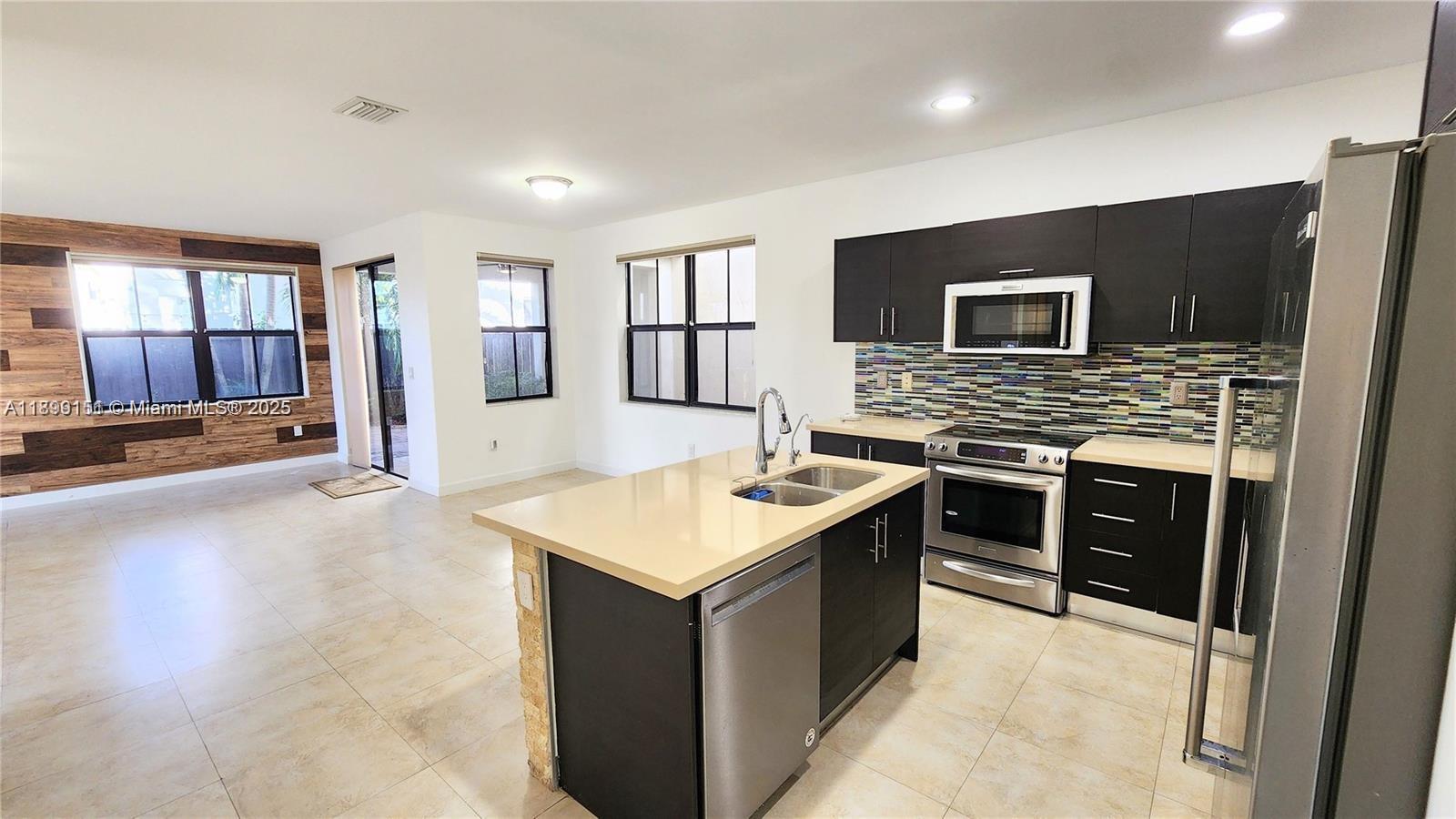 VINTAGE ESTATES - Residential