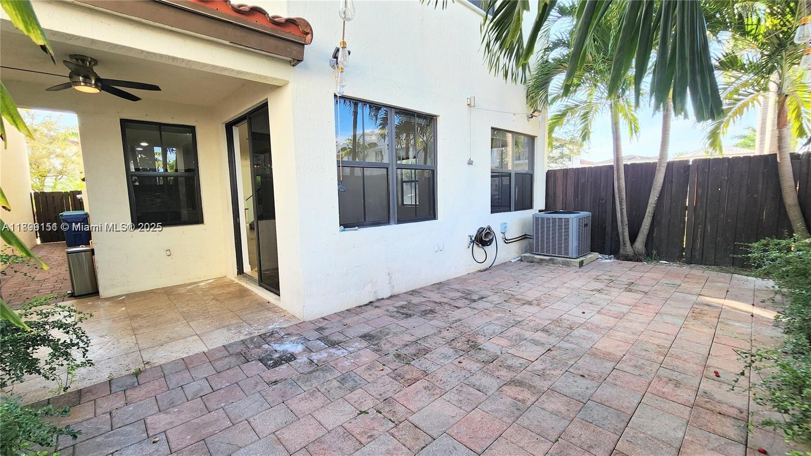 VINTAGE ESTATES - Residential