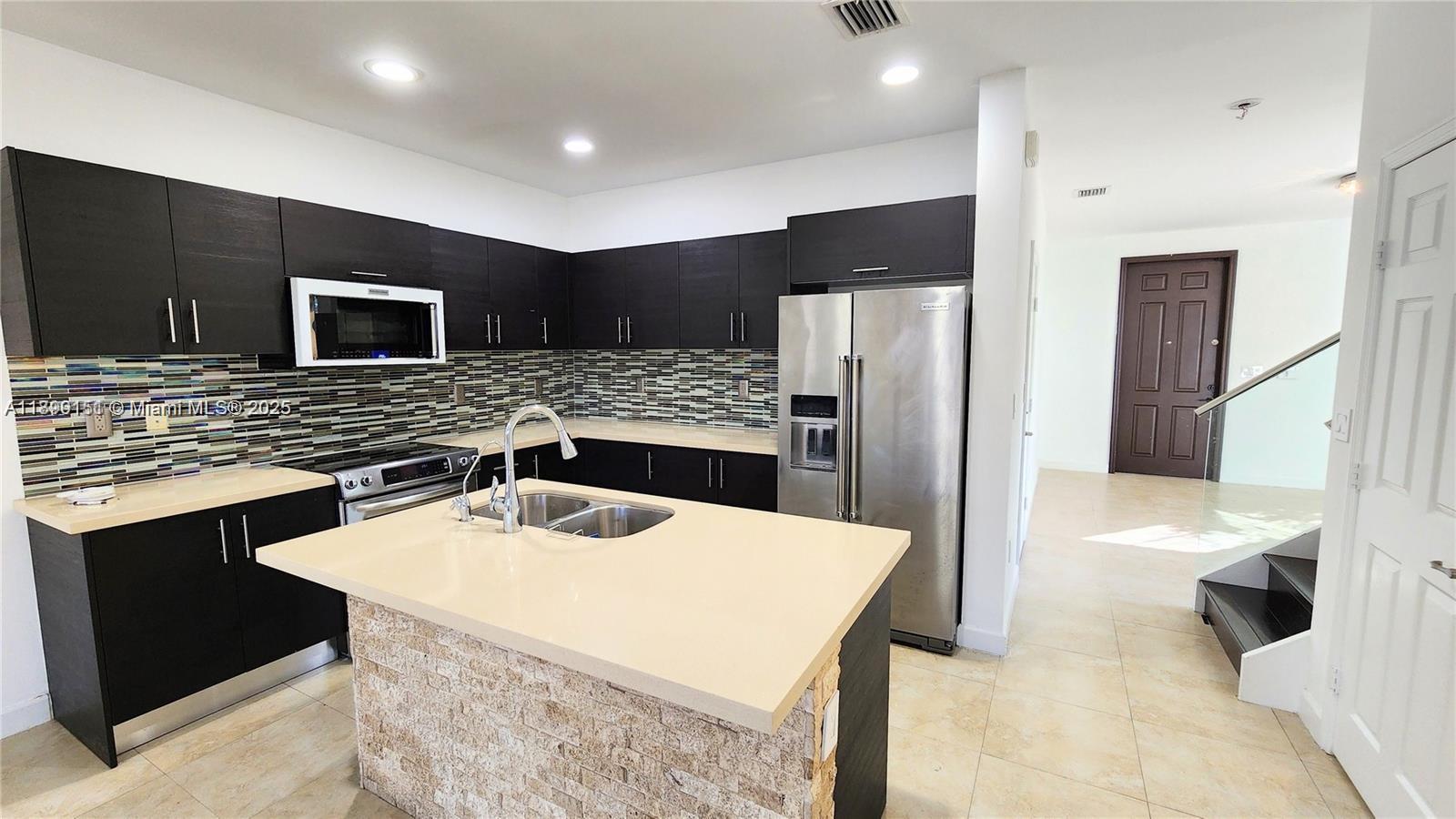 VINTAGE ESTATES - Residential