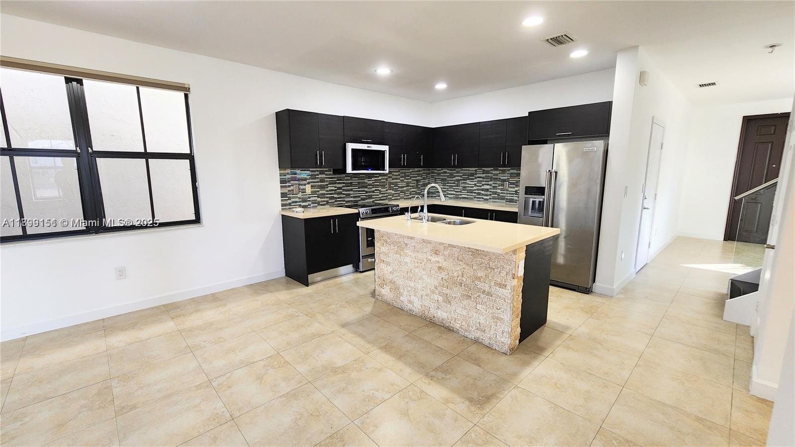 VINTAGE ESTATES - Residential