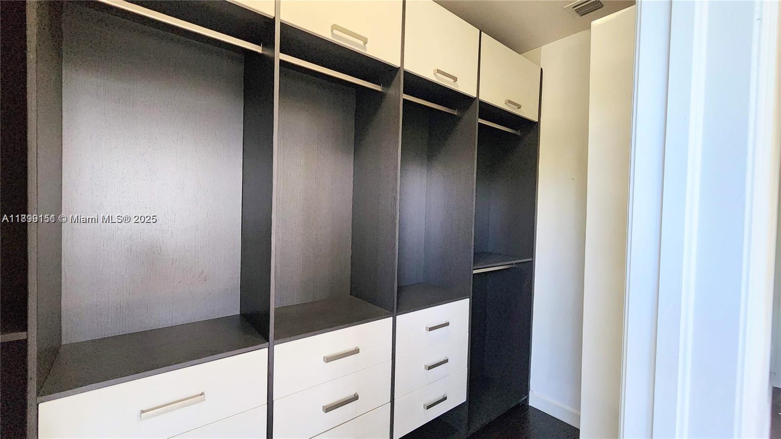 VINTAGE ESTATES - Residential