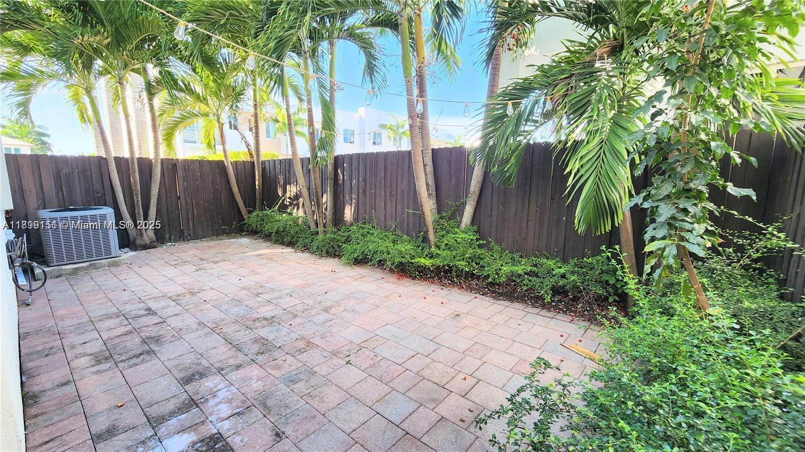 VINTAGE ESTATES - Residential