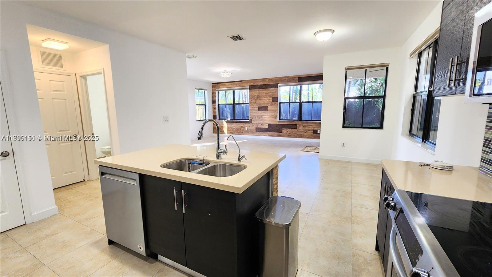 VINTAGE ESTATES - Residential