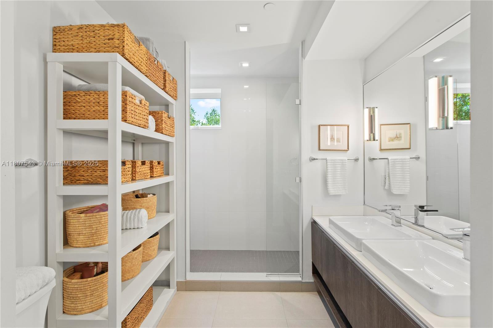 ONE BAY CONDO - Residential