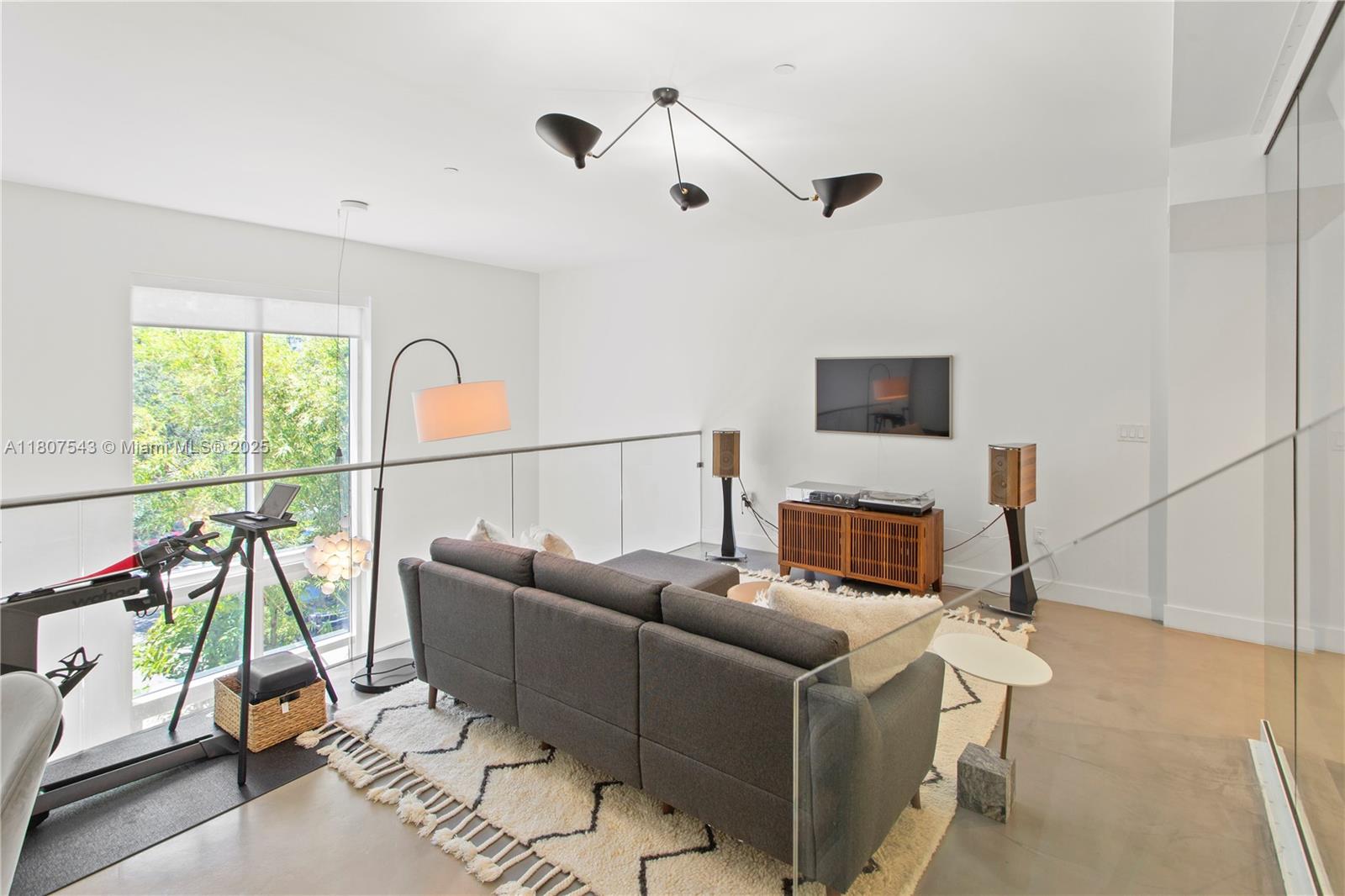 ONE BAY CONDO - Residential