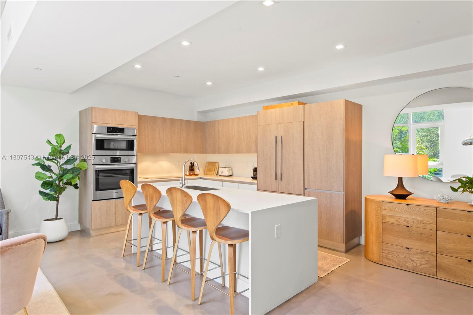 455 NE 39th St 102
