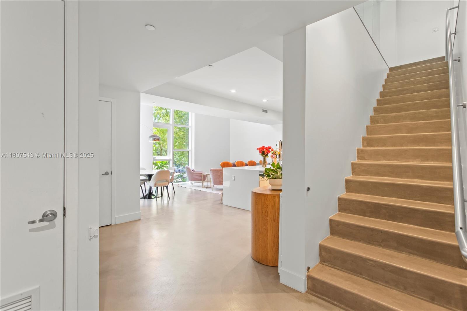 ONE BAY CONDO - Residential