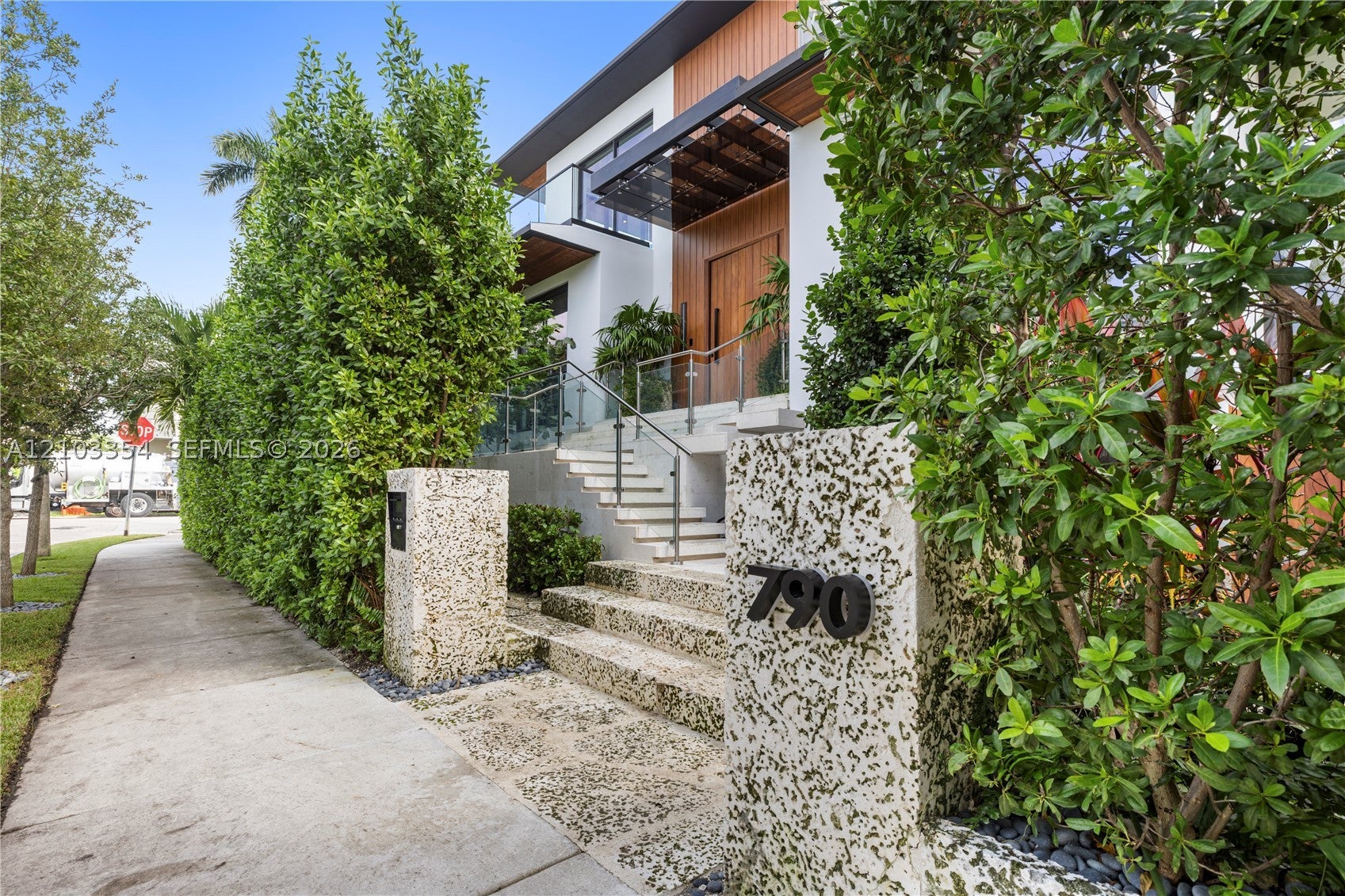 790 NE 77th Ter