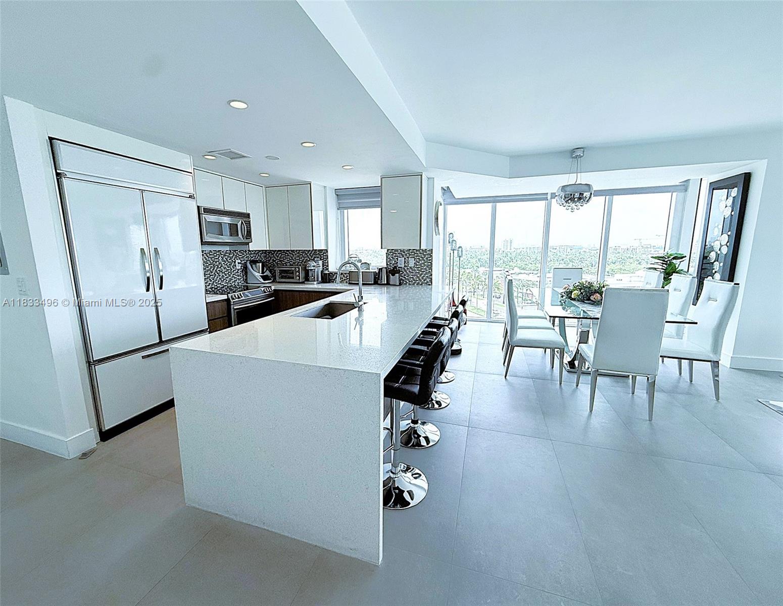 10275 Collins Ave 722