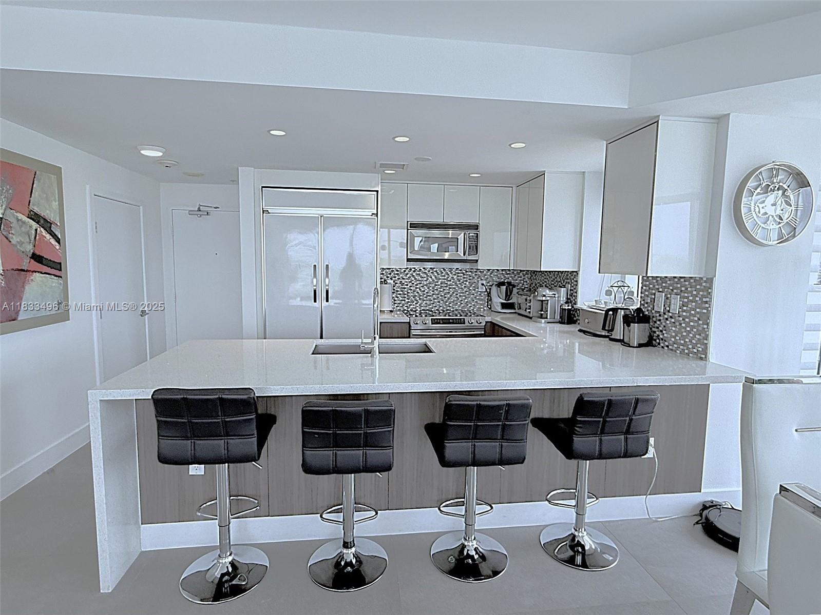 10275 Collins Ave 722