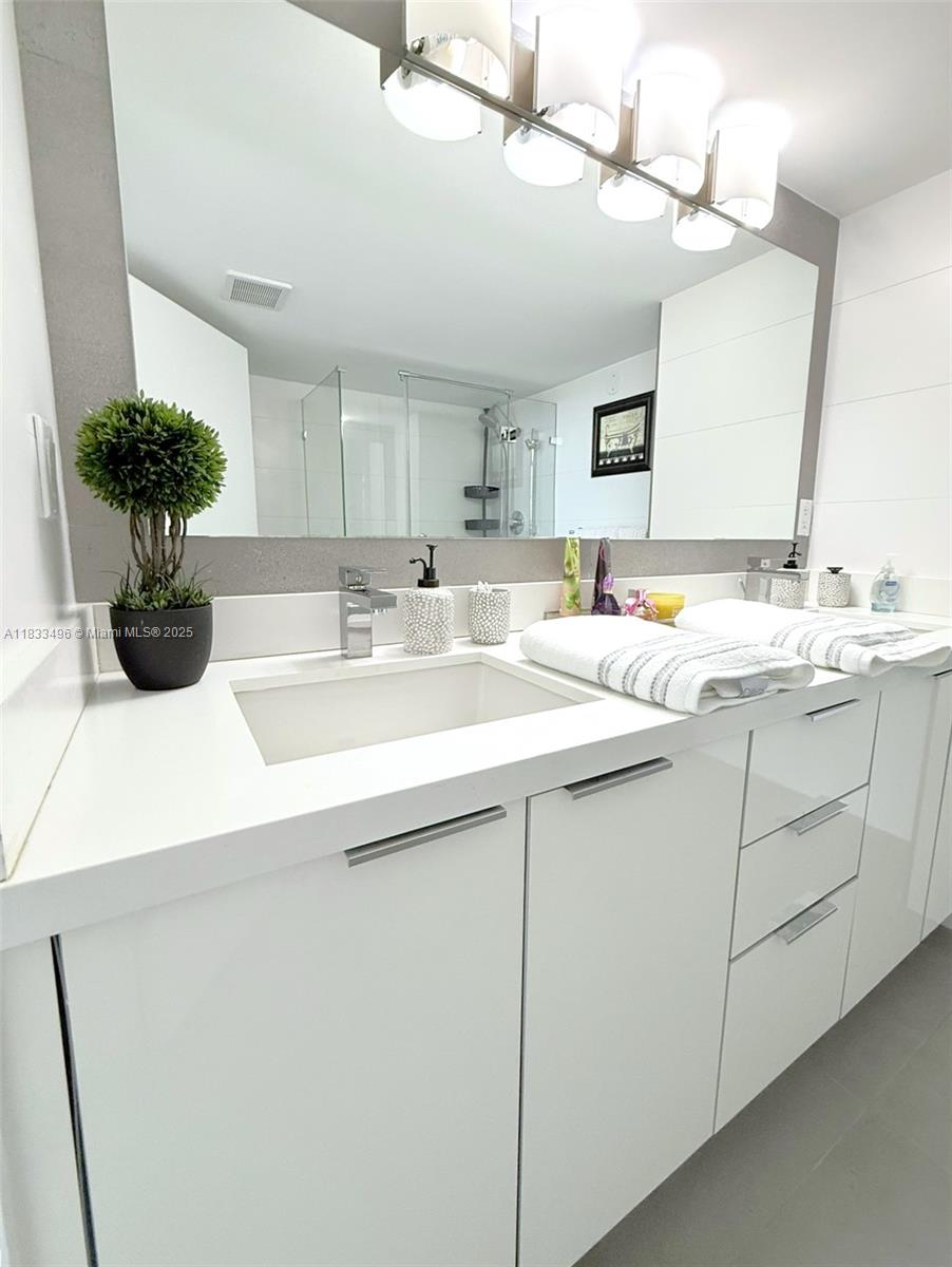 HARBOUR HOUSE - Residential