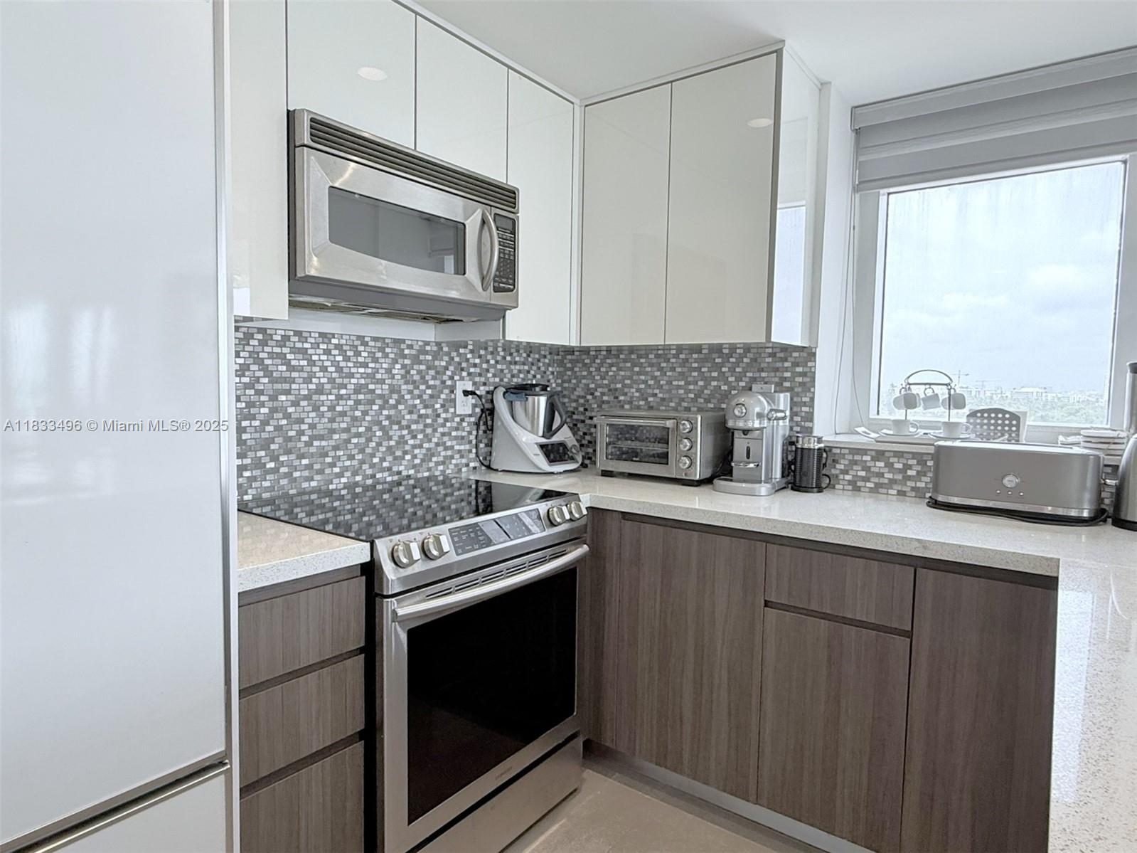 10275 Collins Ave 722
