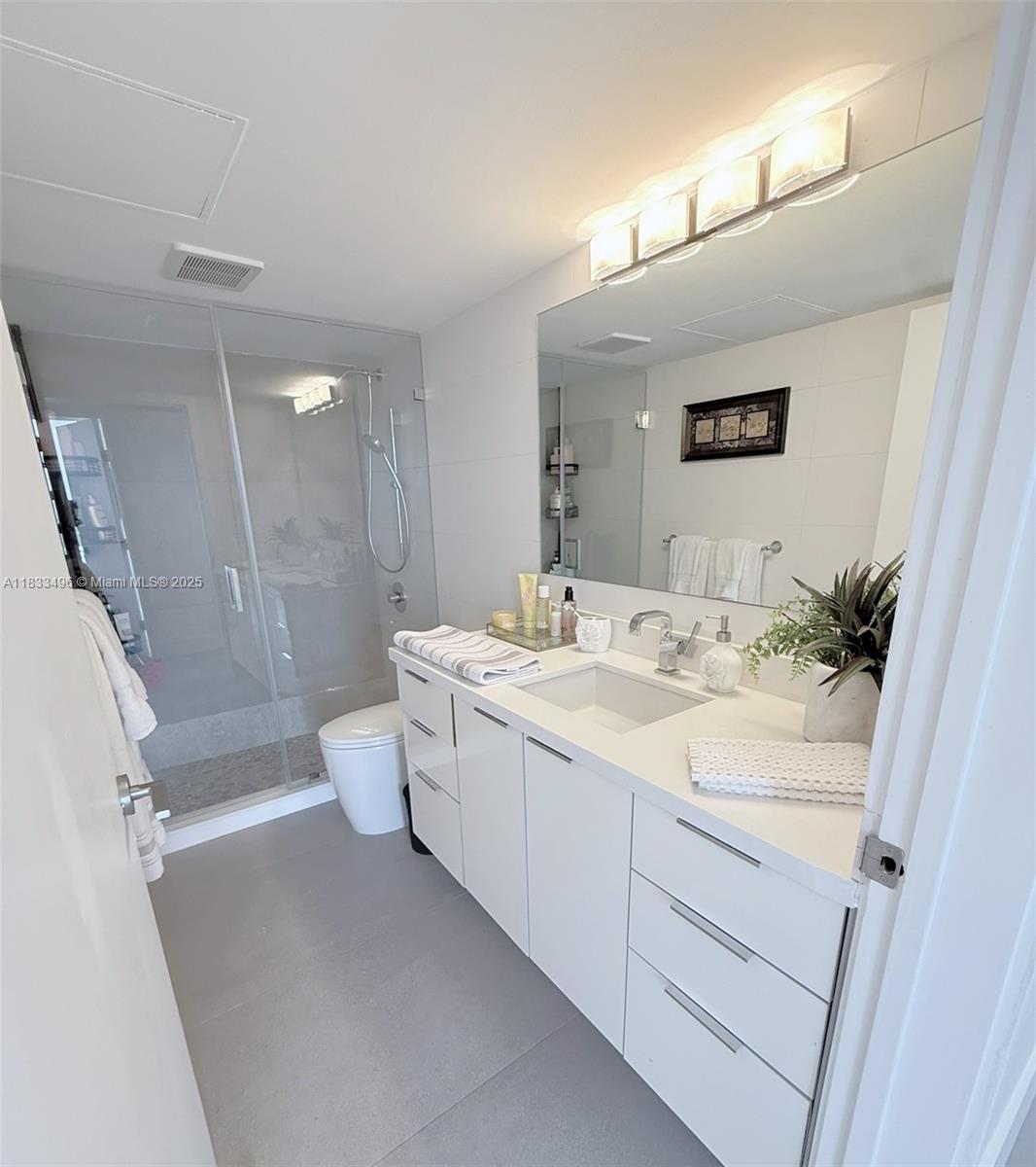 HARBOUR HOUSE - Residential