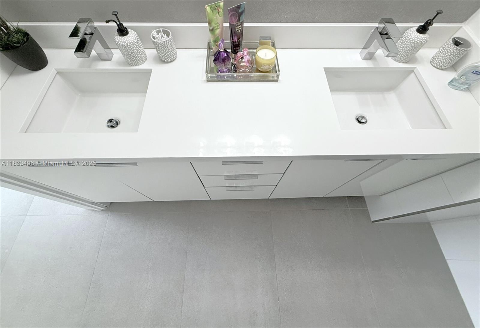 HARBOUR HOUSE - Residential