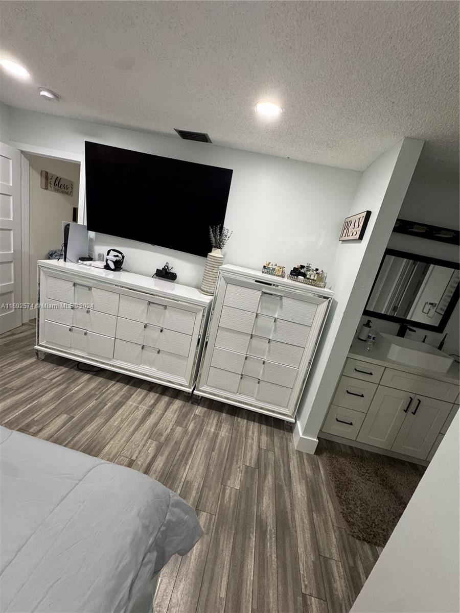 VILLA HOMES AT THE MOORS - Residential