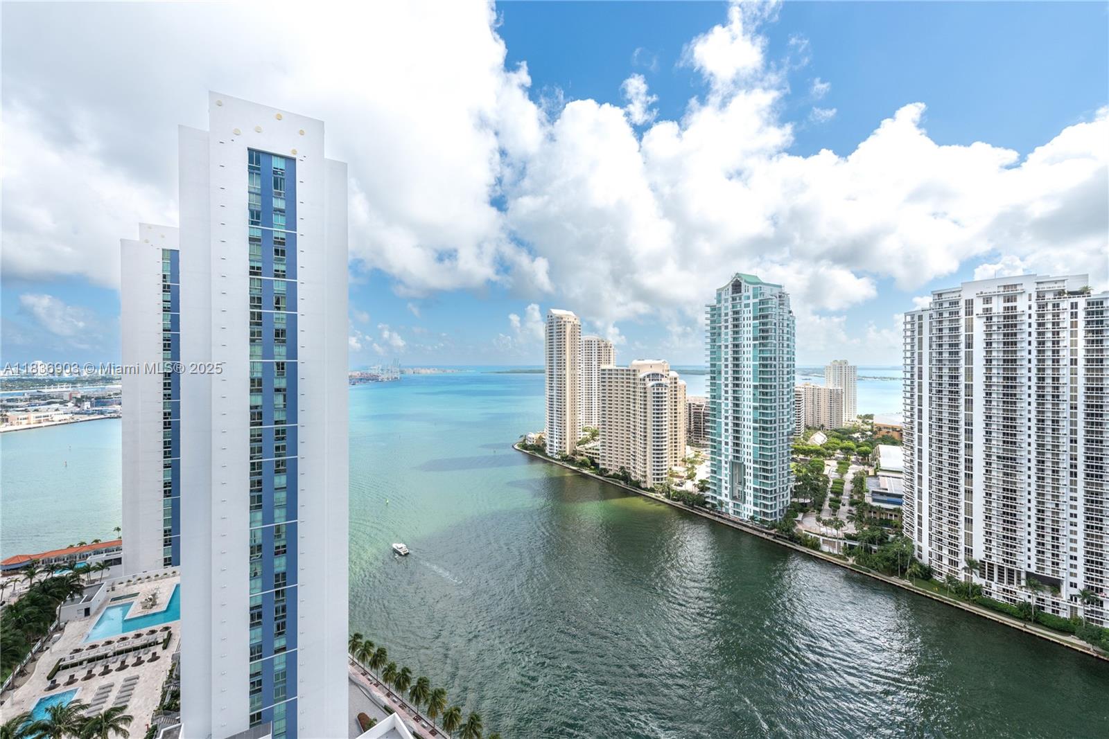 Amazing Biscayne Bay views from this beautiful 2 Beds/2 Baths unit at desirable Met 1 condominium. Porcelain floors, washer & dryer inside, 1 parking space assigned.