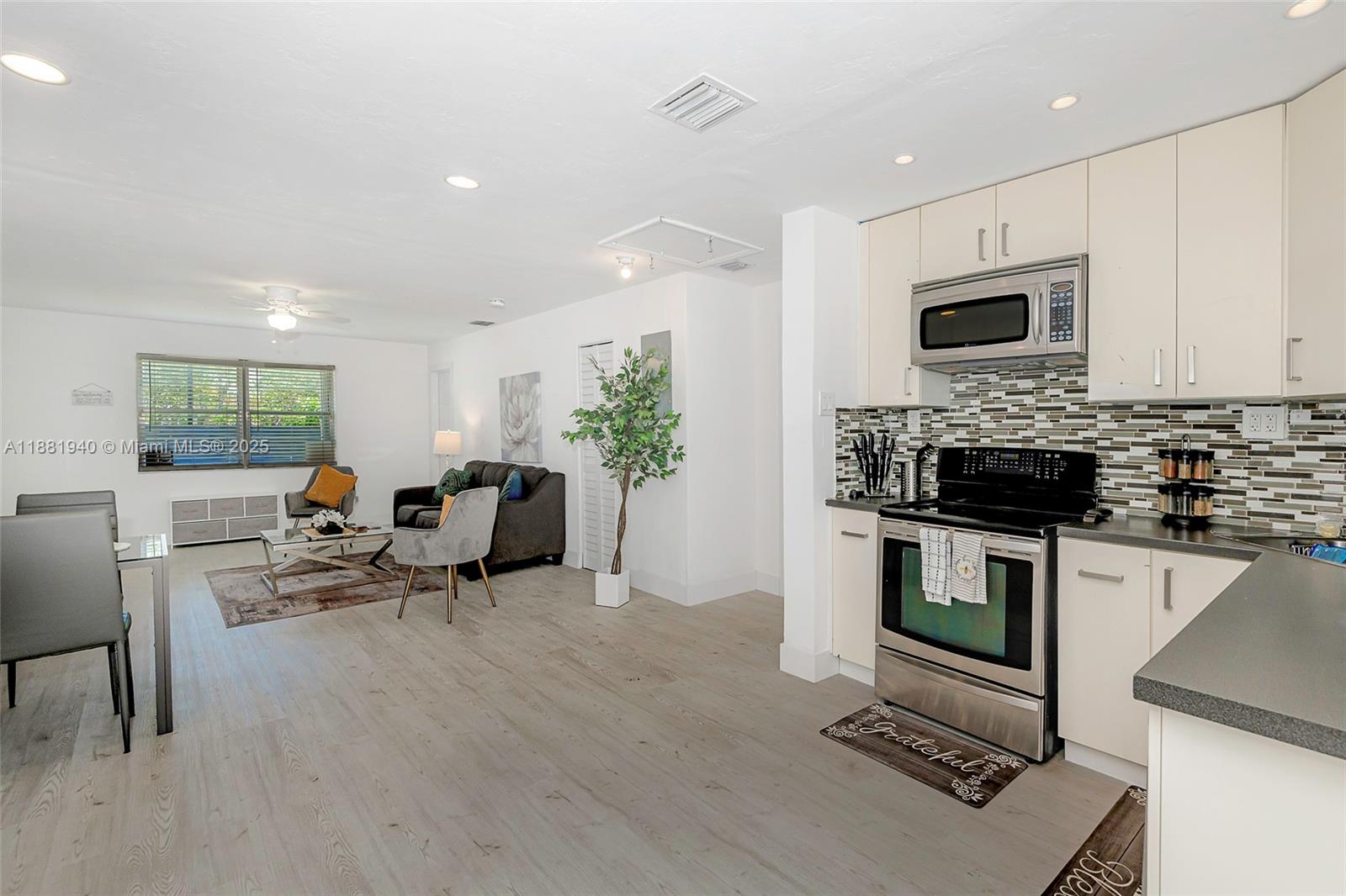 HOLLYWOOD BEACH GARDENS - Residential Lease