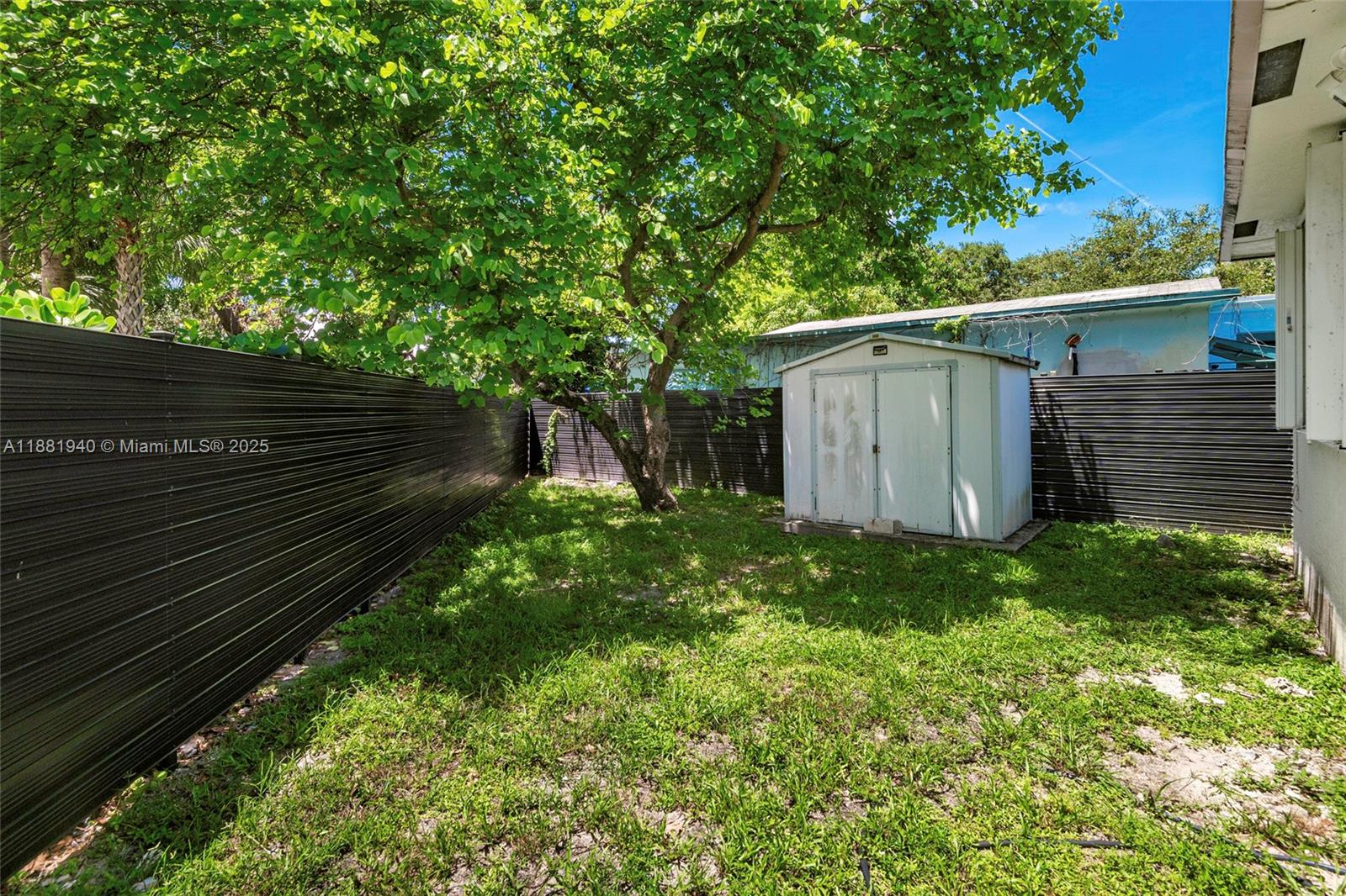 HOLLYWOOD BEACH GARDENS - Residential Lease