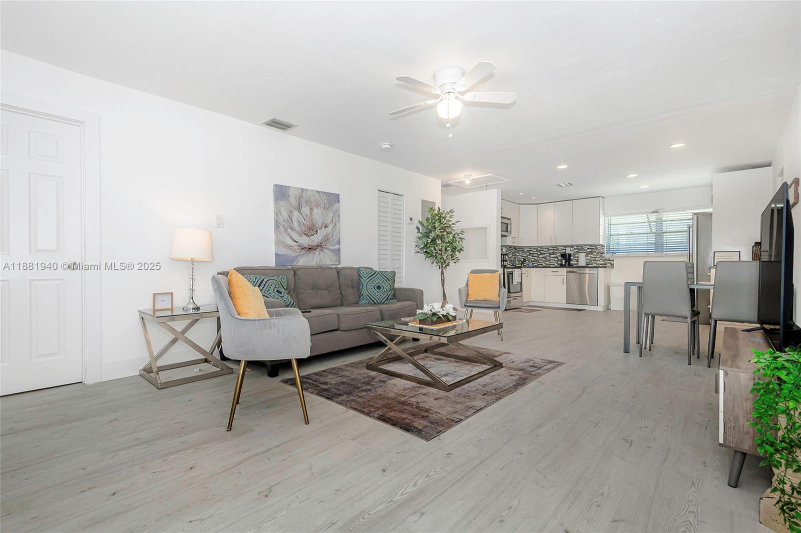 HOLLYWOOD BEACH GARDENS - Residential Lease