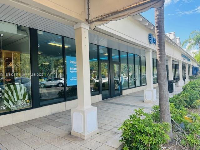 650 Crandon Blvd 16