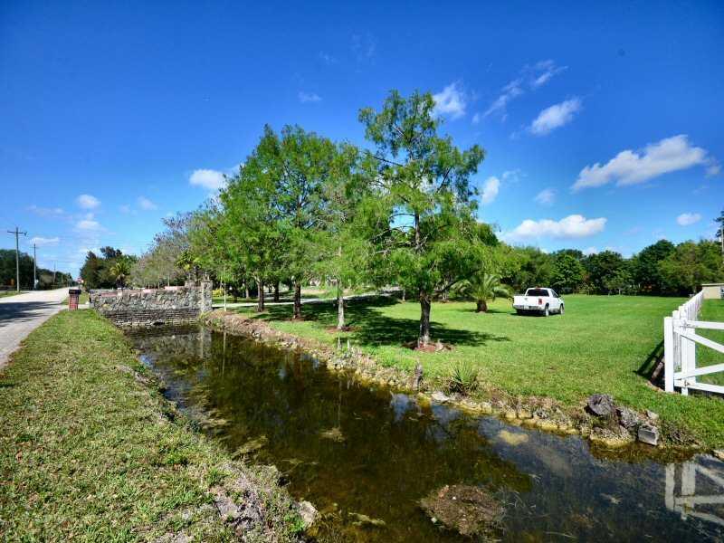 SUNSHINE RANCHES - Residential